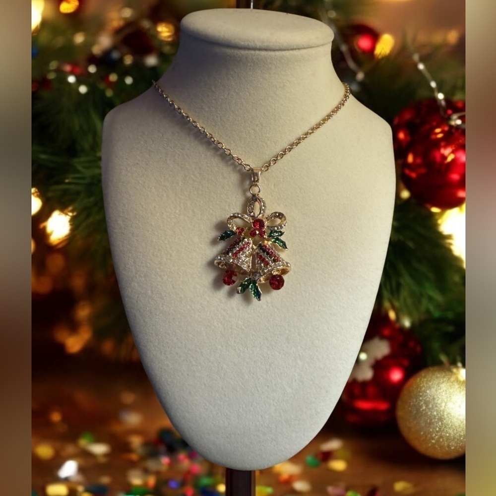 Beautiful woman's jingle Bells necklace (new)